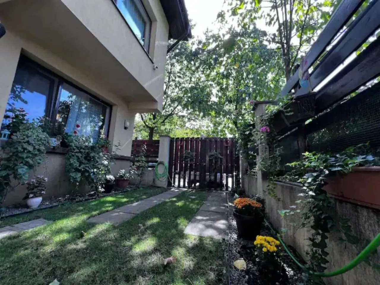 Villa Vila Luminoasa Cu Curte Privata Bucharest