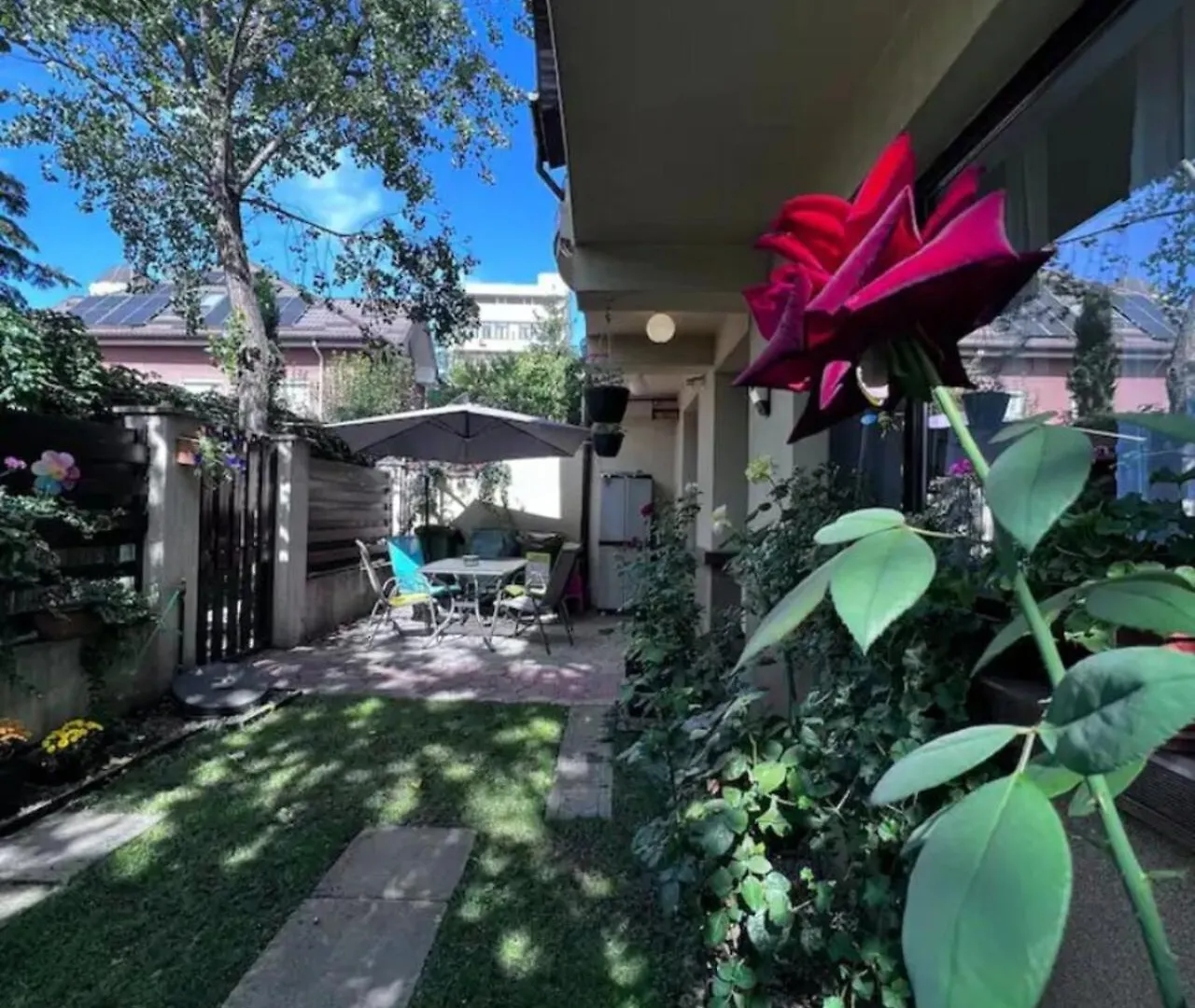 Vila Luminoasa Cu Curte Privata Boekarest Roemenië