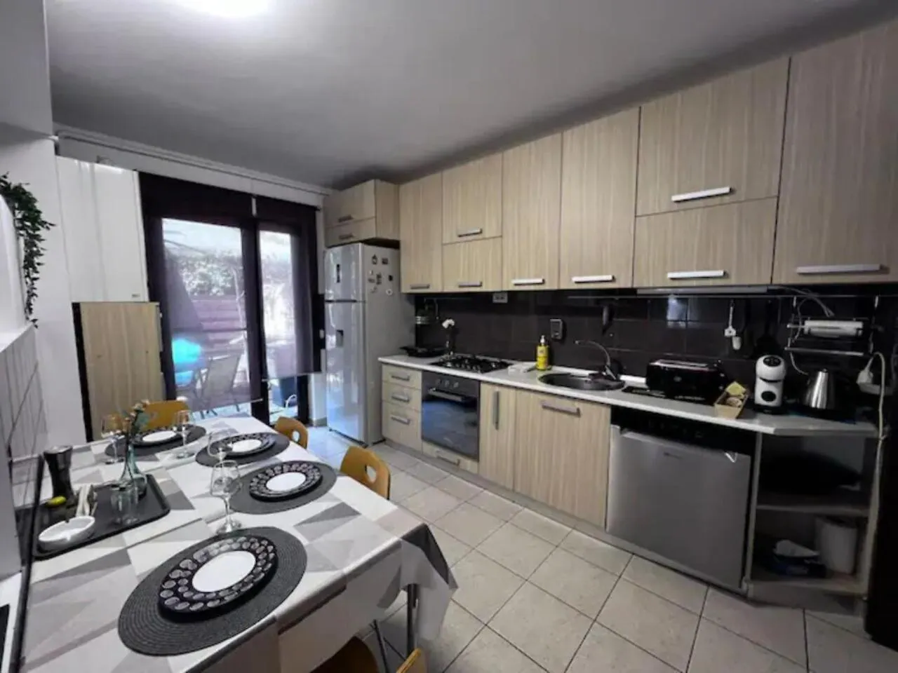 Vila Luminoasa Cu Curte Privata Boekarest 0*,