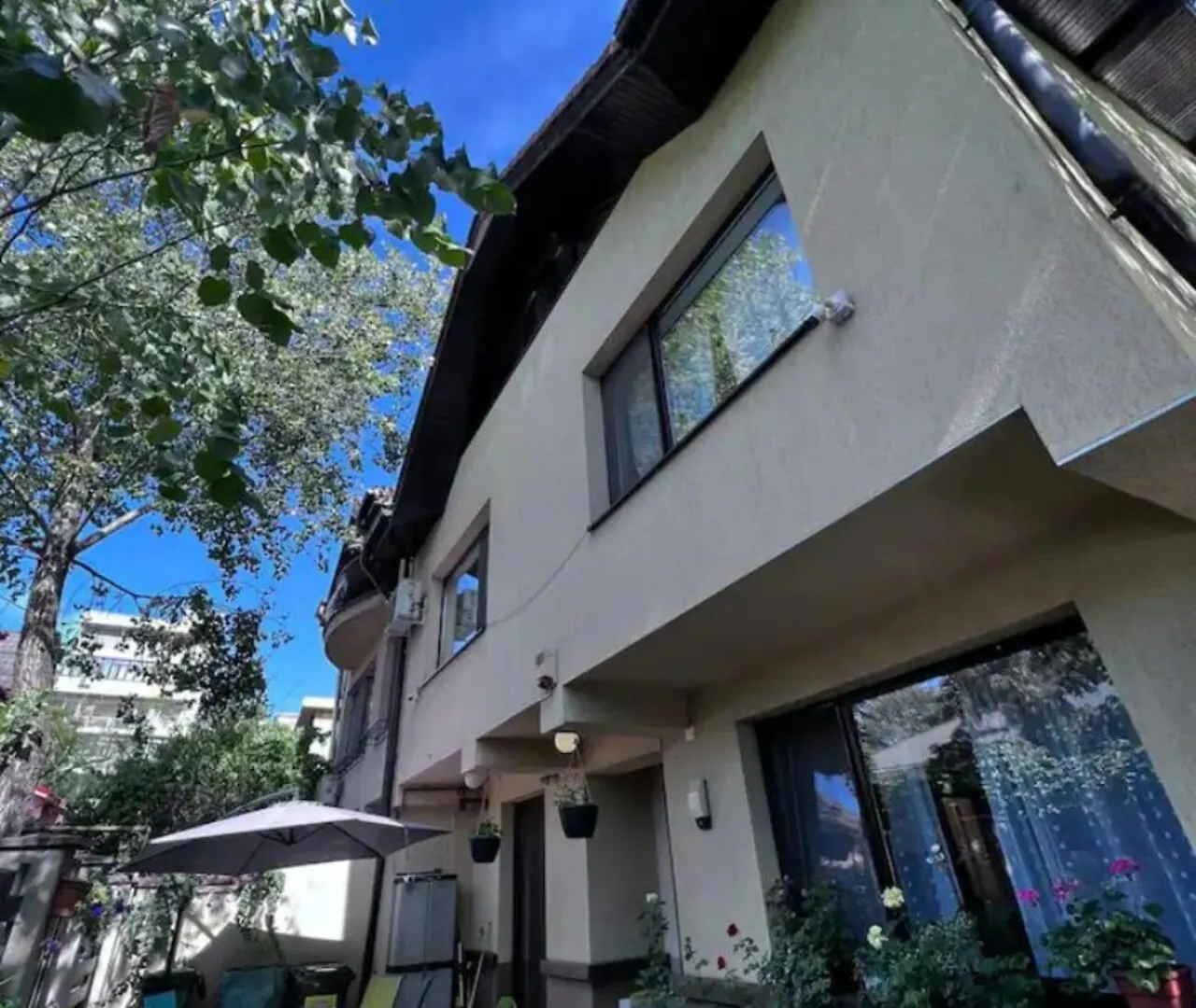 Vila Luminoasa Cu Curte Privata Boekarest Villa